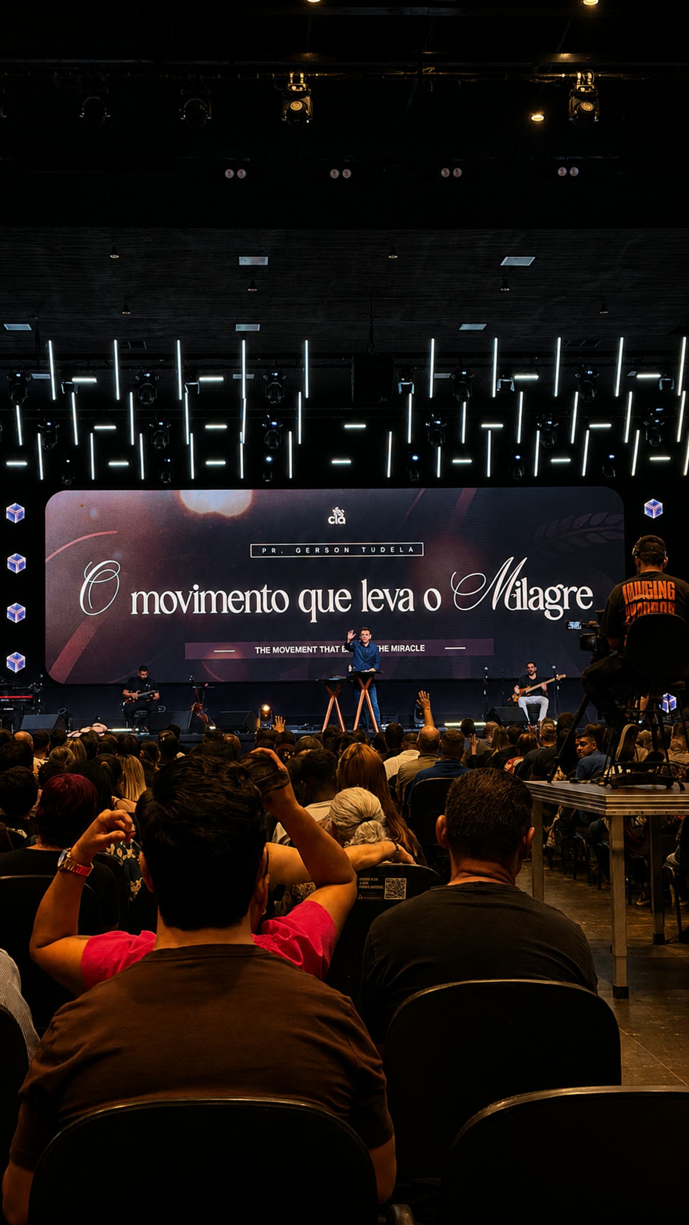 Congregation watching a sermon at Milagres Maringá