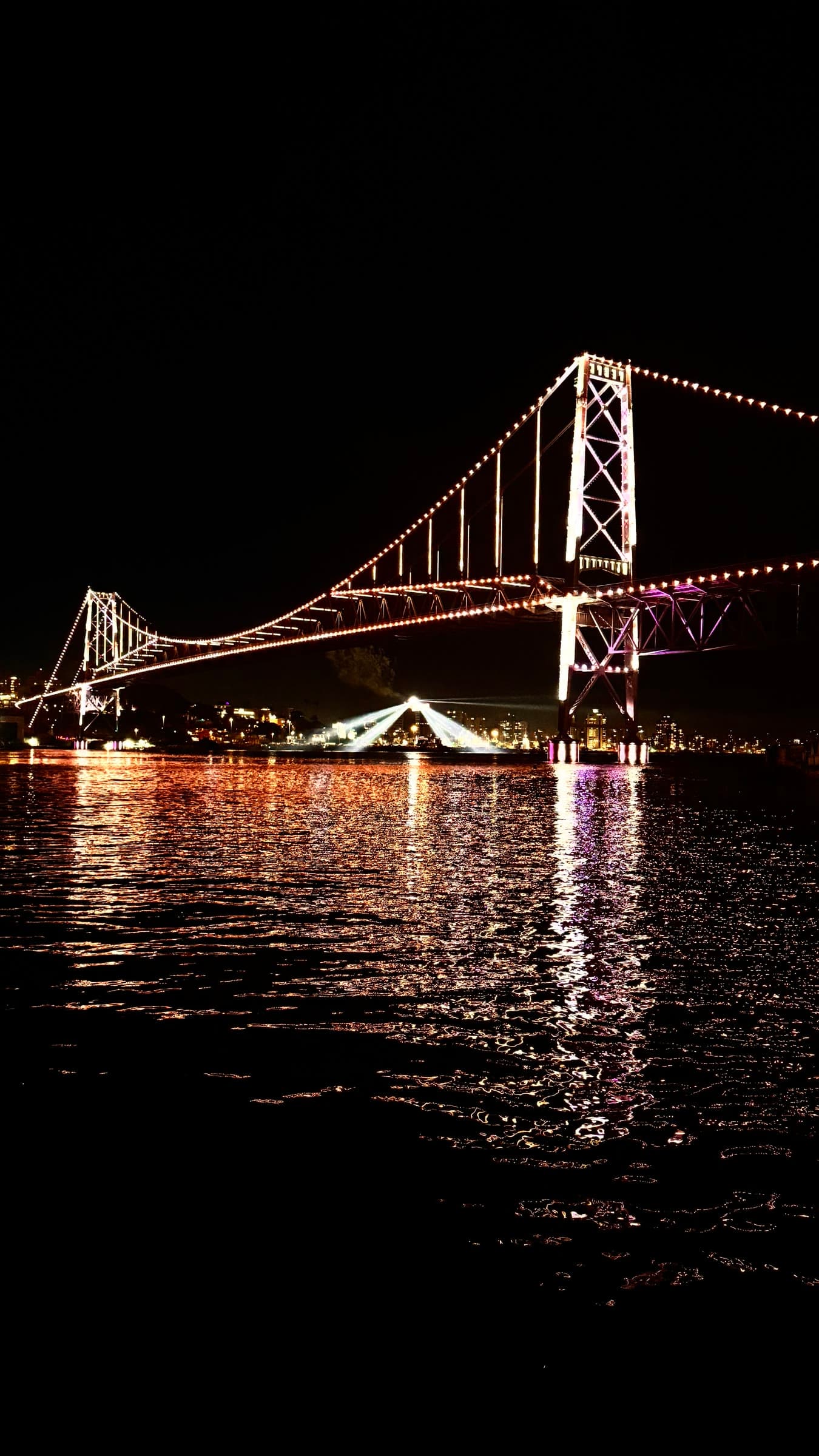 Hercílio Luz Bridge illuminated at night